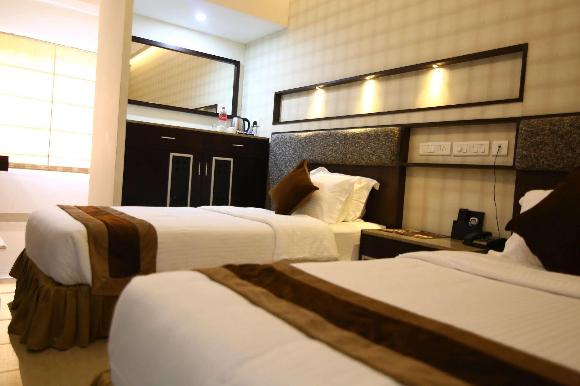 Hotel Southern Residency Kelambākkam Eksteriør billede
